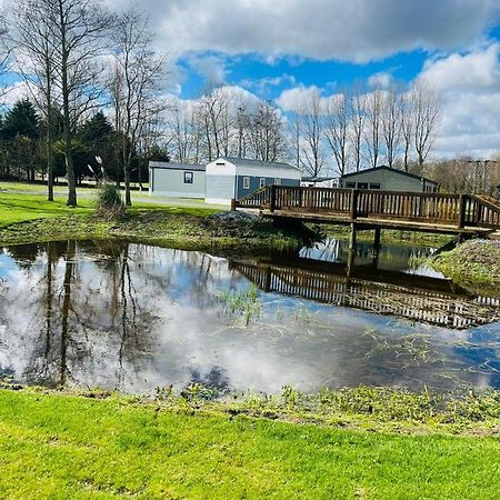 Beryl Lodge With Hot Tub York Exterior photo